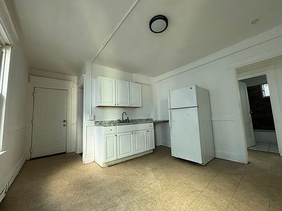 5th image of 34 Vermont St Floor 2