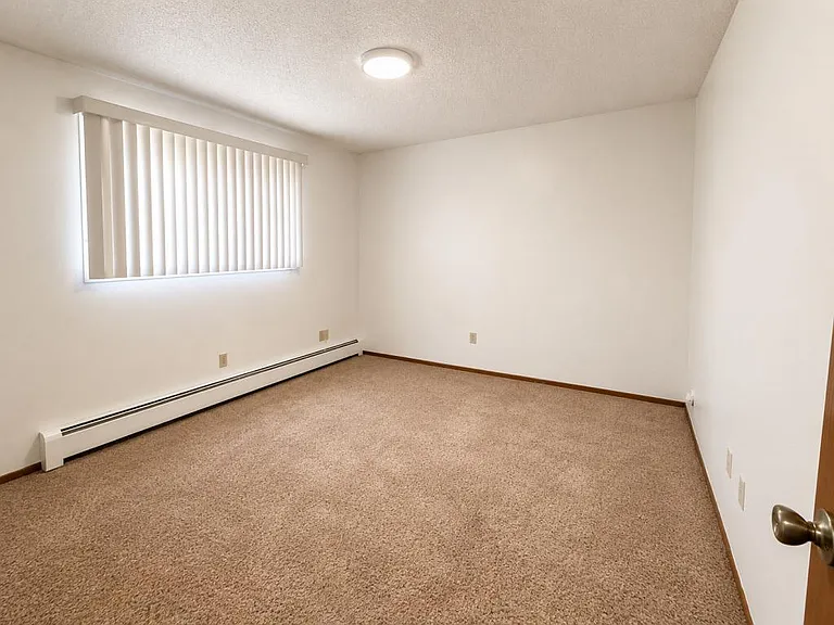 1504 Shannon Dr NE — Photo 4
