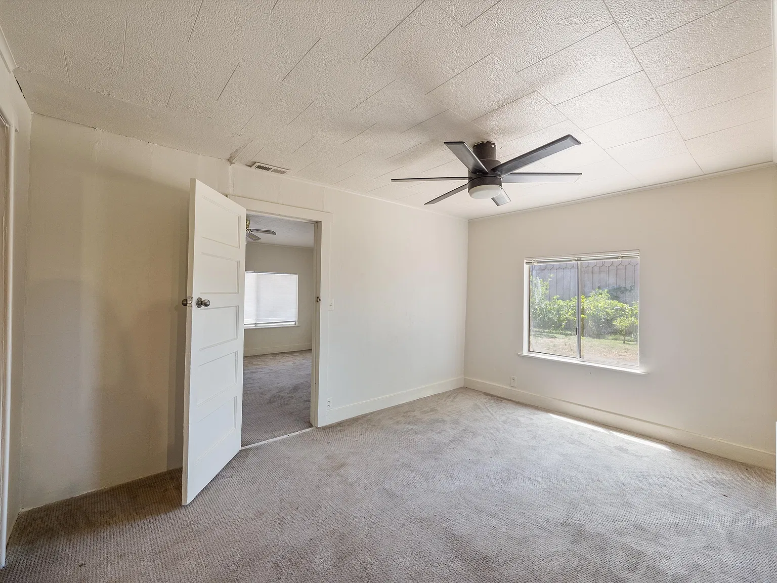 3 bed, 1065 sqft, $2,500 — Photo 4
