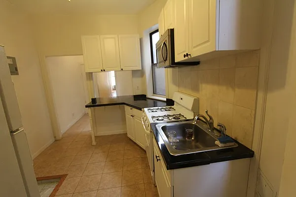 Rented by Robyn Lee, LREB | media 54