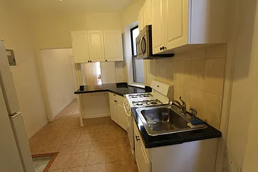 Rented by Robyn Lee, LREB