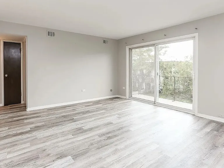 10701 S Keating Ave #3D — Photo 2