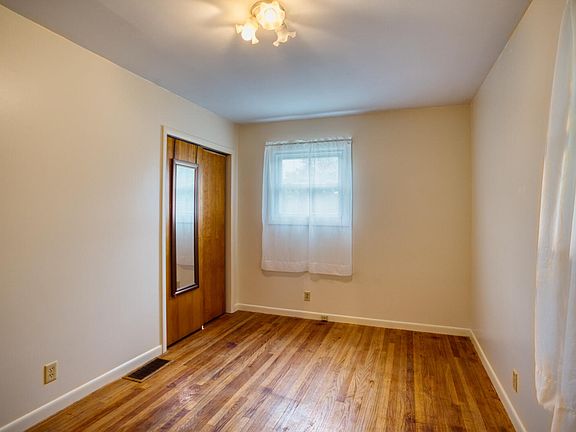 2nd image of 3333 Seymour Rd
