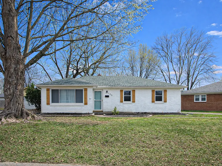 705 Briscoe Dr — Photo 2