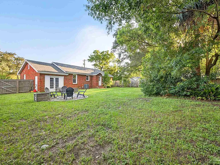 1410 W Gregory St — Photo 18