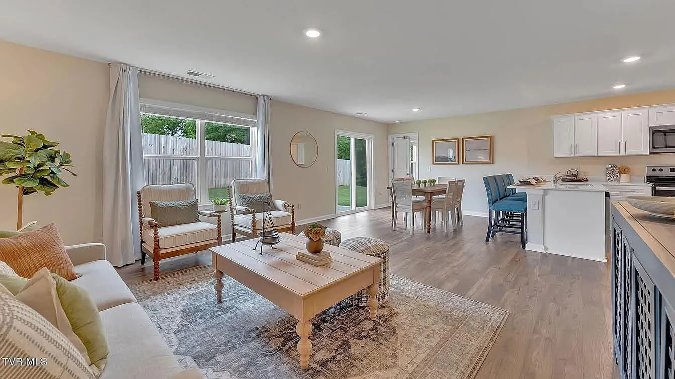 202 Wisteria Dr — Photo 4
