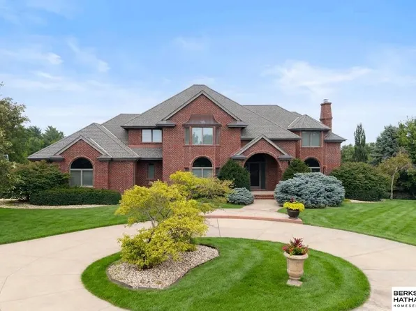 19330 Pacific St, Elkhorn, NE 68022