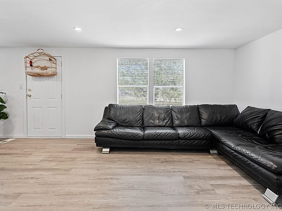 5th image of 3301 Stobtown Rd