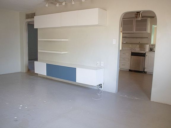 3rd image of 2456 N Columbus Blvd