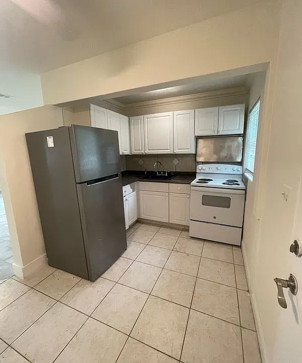 2194 Ponce De Leon Cir #C