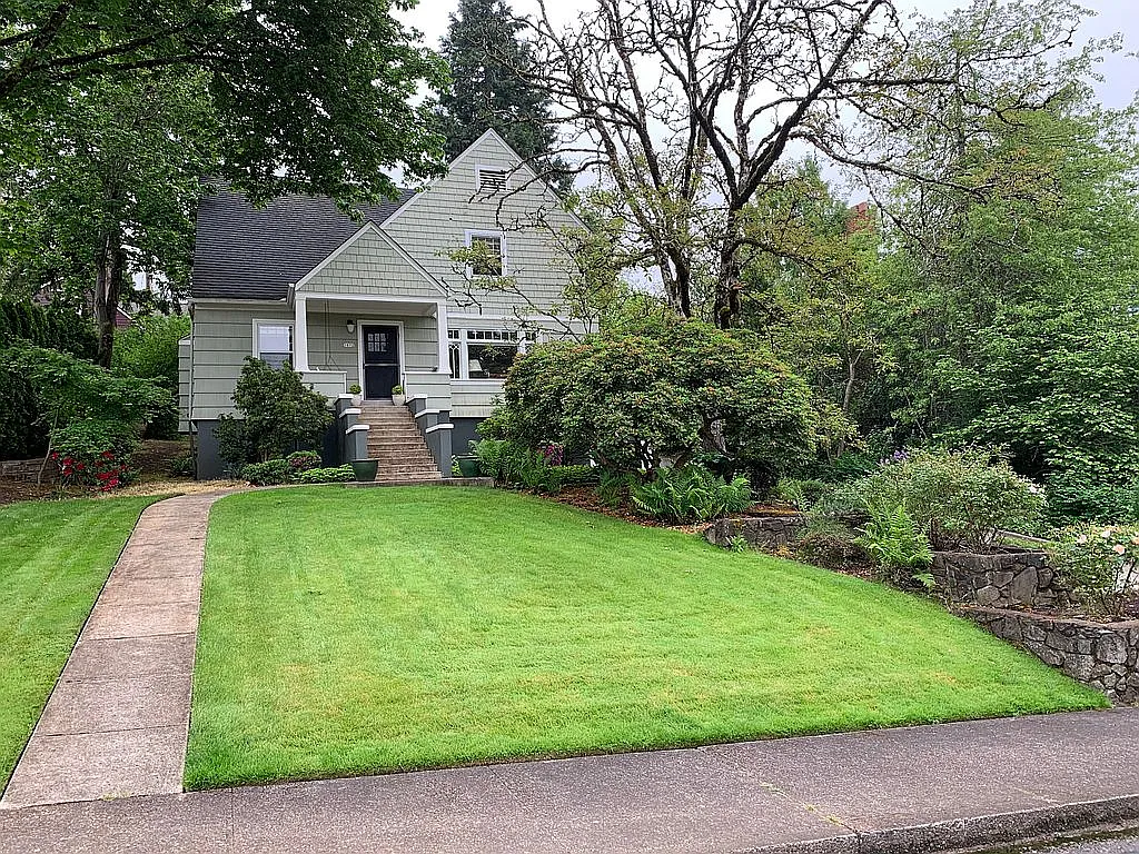 1672 E 26th Ave photo 1