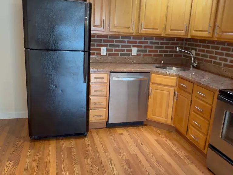 95 E Broadway St #10 — Photo 2