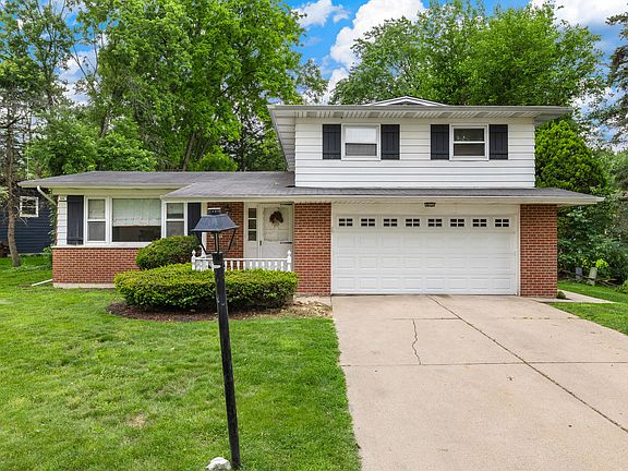 2nd image of 804 W Manor Ct