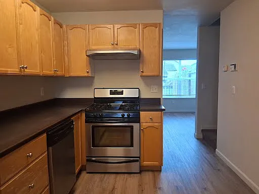 2 bed, 2.5 bath, 1060 sqft, $1,675 — Photo 2