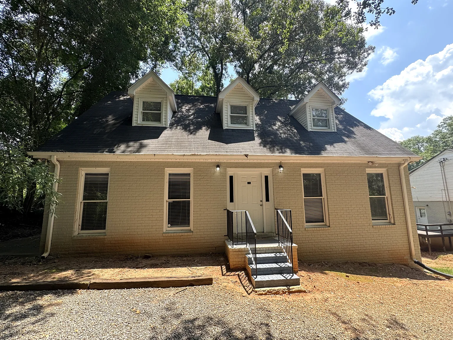6 bed, 3045 sqft, $3,750 — Photo 2