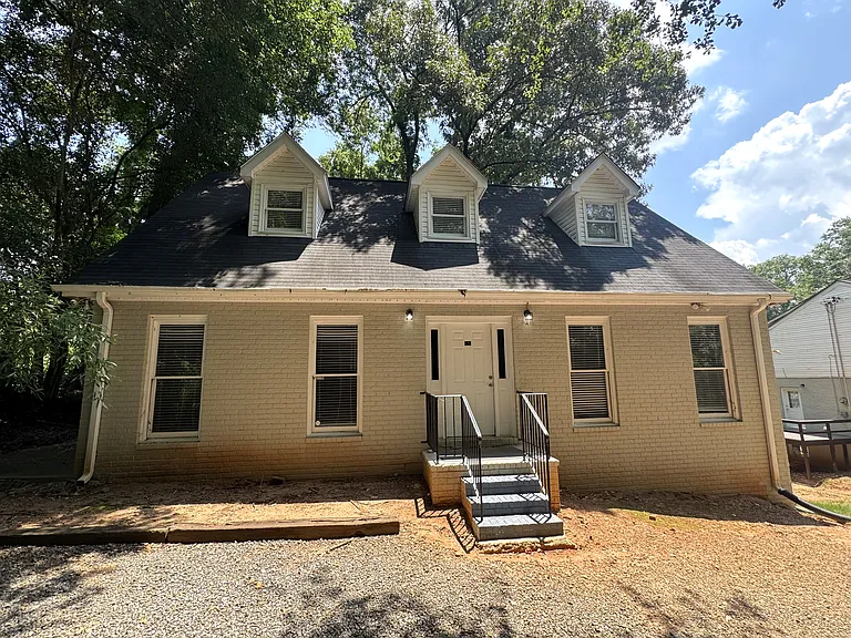 620 Pinecrest Dr — Photo 2