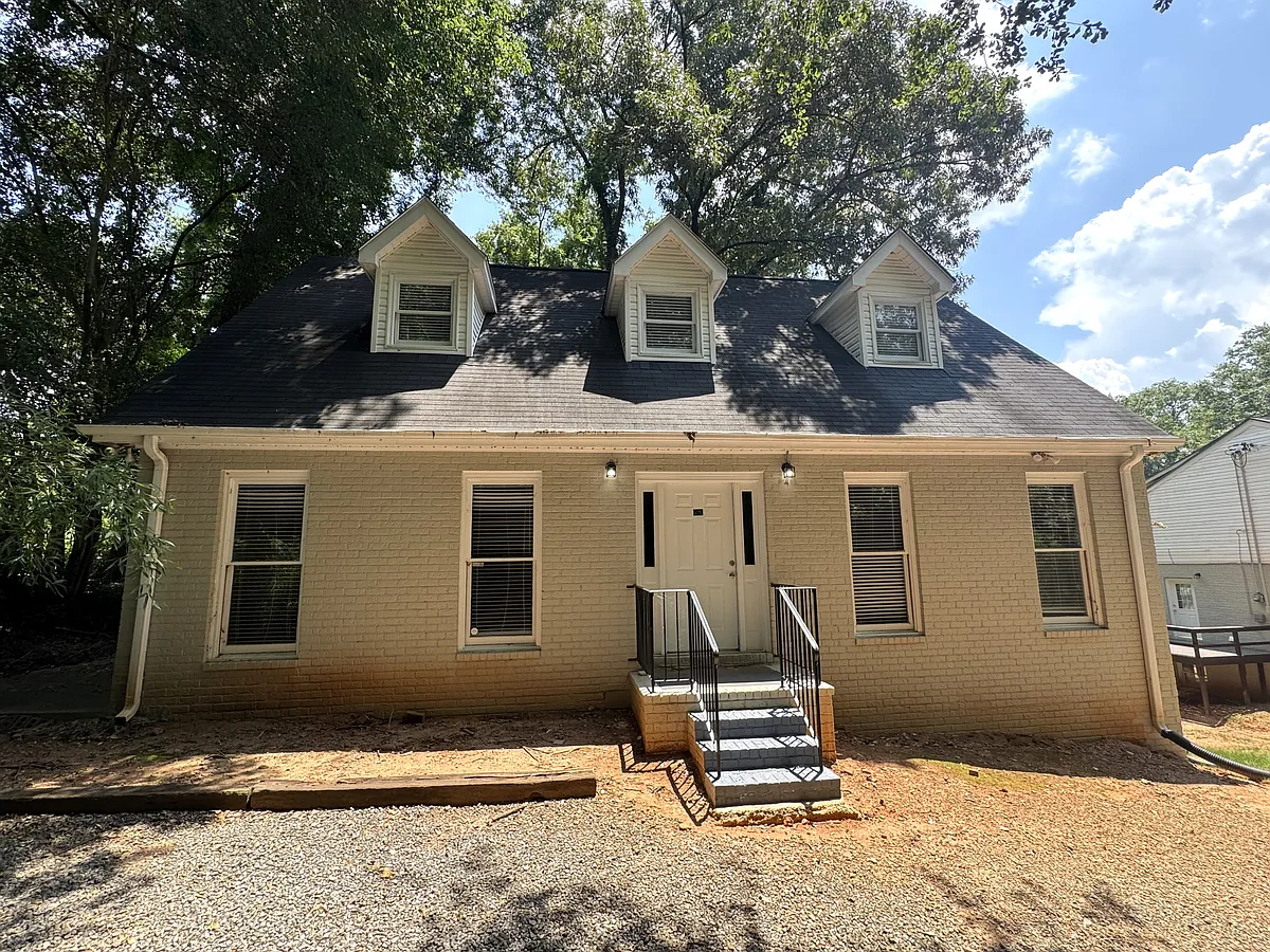 Building Photo - 620 Pinecrest Dr