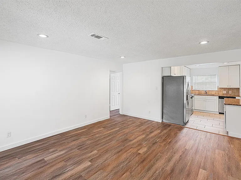 9005 Gabriel St — Photo 3