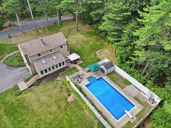 3rd image of 25 Coal Kiln Rd