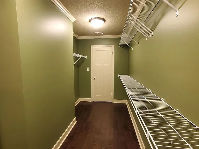 518 Barnside Ln — Photo 10