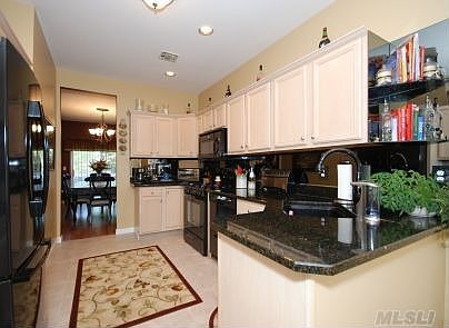 4th image of 103 Willow Wood Dr