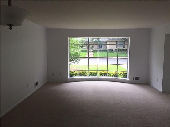 4th image of 9147 Villa Park Cir