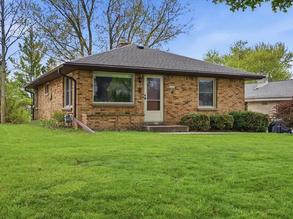 10035 W Highwood AVENUE, Wauwatosa, WI 53222