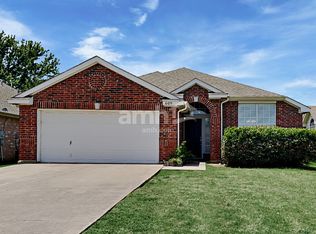 609 Crystal Brook Dr, Saginaw, TX 76179