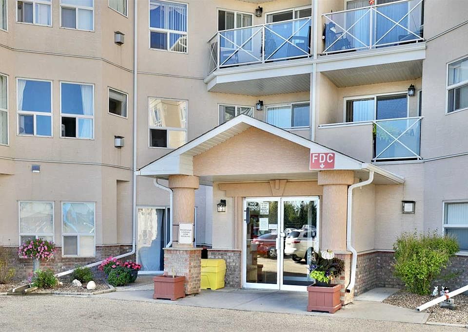 1st image of 4623 S 65th St #415