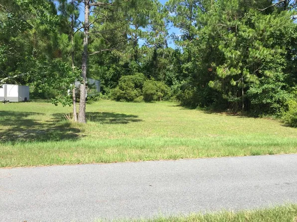 20 Island Dr, Eastpoint, FL 32328