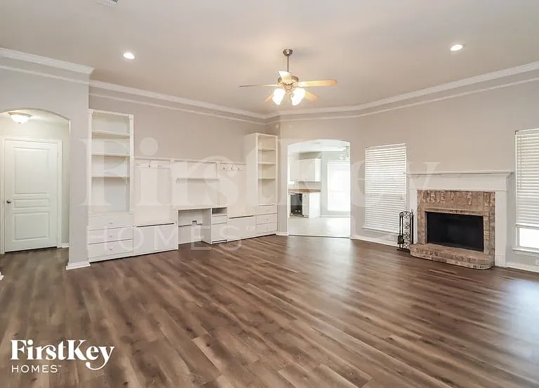 911 Joshua Dr — Photo 5