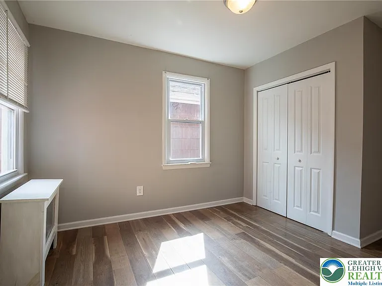 68 S Meade St — Photo 35