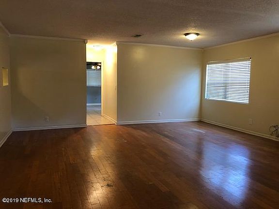 4th image of 13321 Gillespie Ave