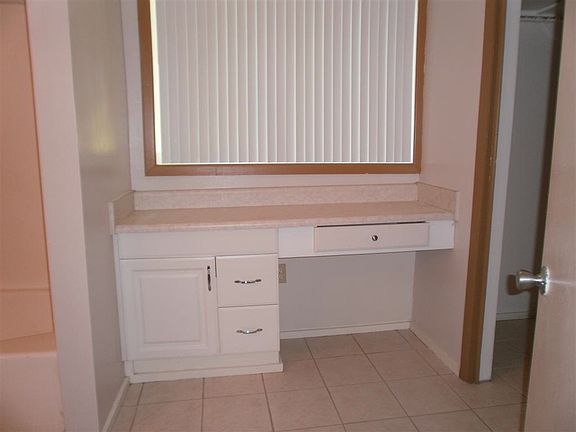 5th image of 860 Willow Ave