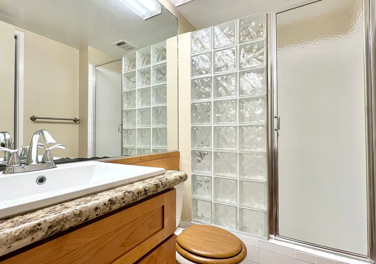 2 Bed/2 Bath - Heritage House (Hawaii Kai) Lanai, Ac, Washer/Dryer & Pet Friendly — Photo 4