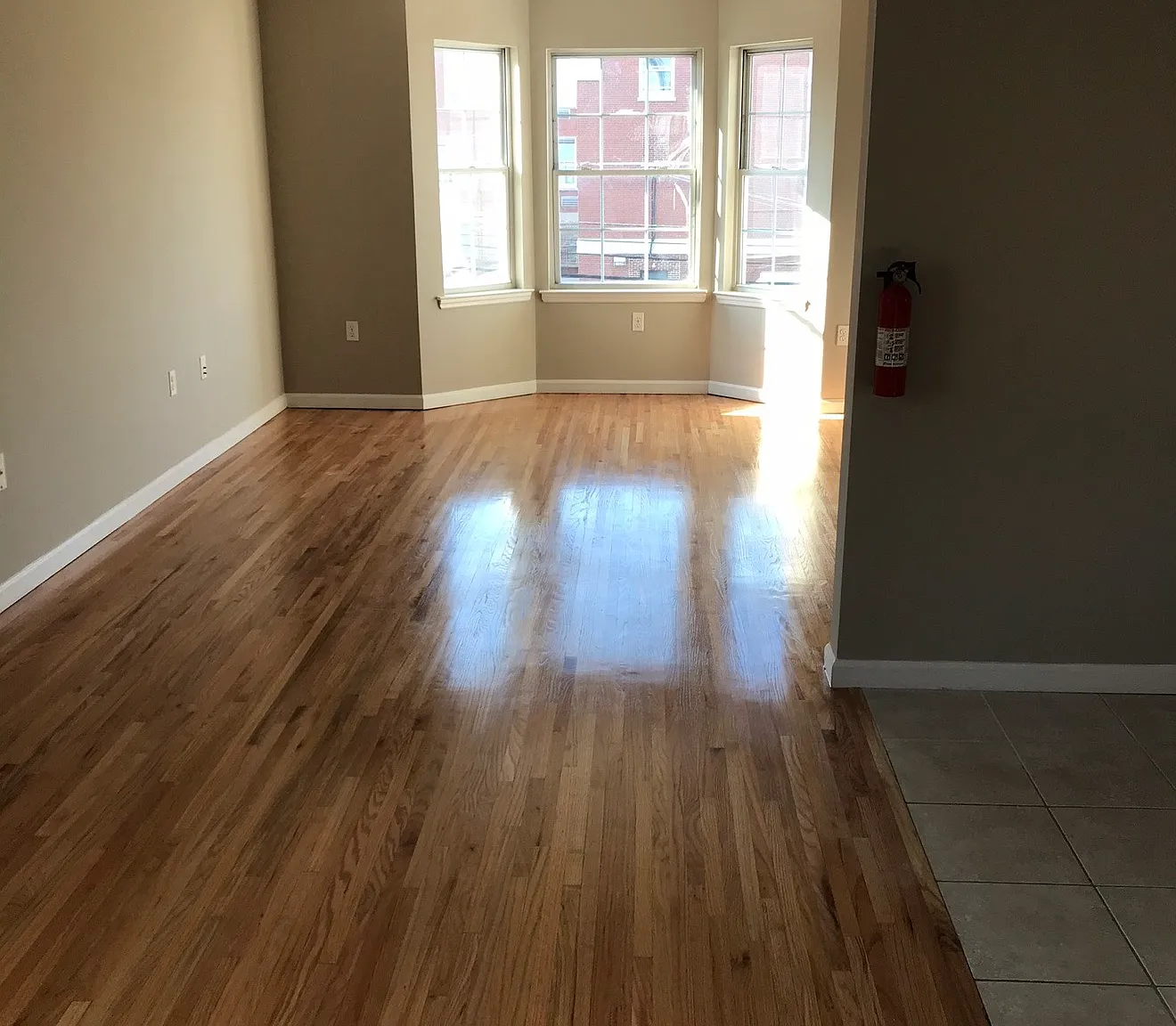 3 bed, 1200 sqft, $2,900 — Photo 2