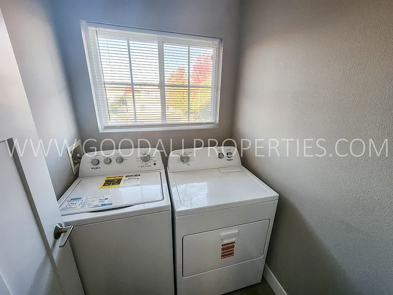 425 SE Waco Pl — Photo 16