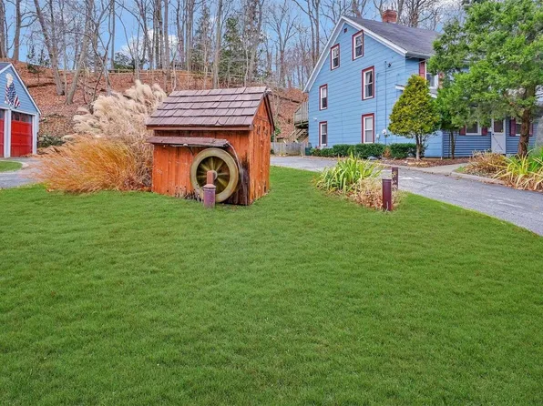 1267 N Country Road, Stony Brook, NY 11790