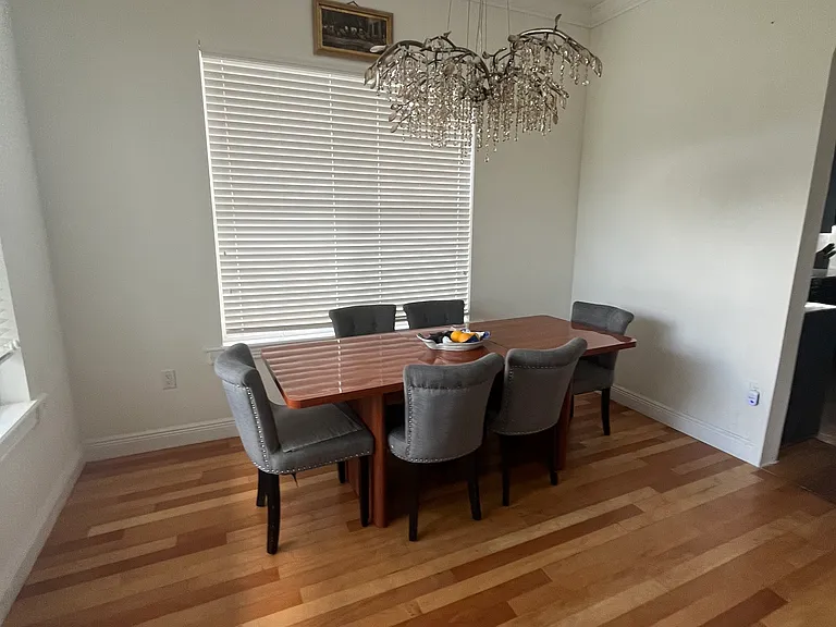28 E Rosevear St — Photo 2
