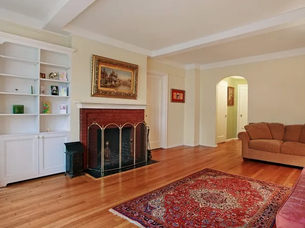 302 West 12th Street image 1 of 4