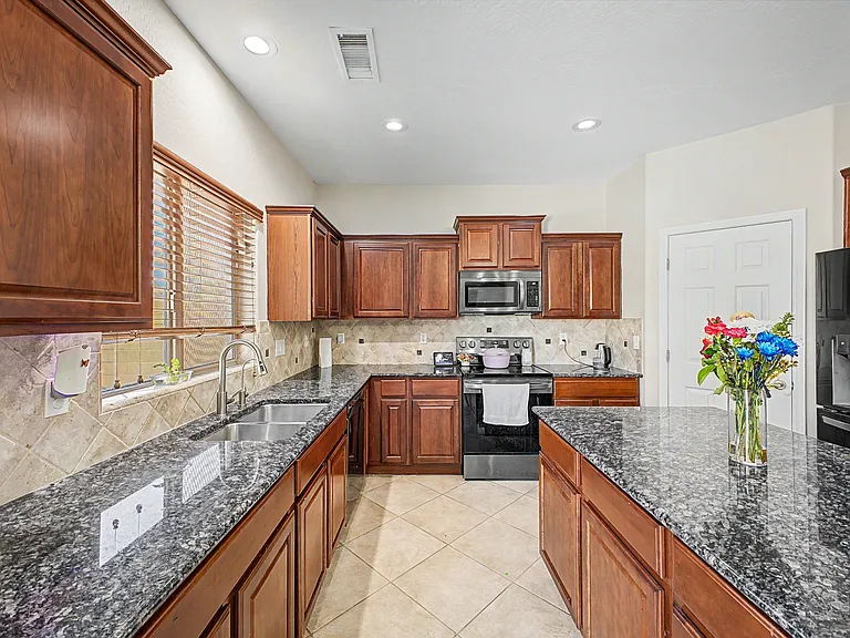 29752 W Amelia Ave — Photo 13
