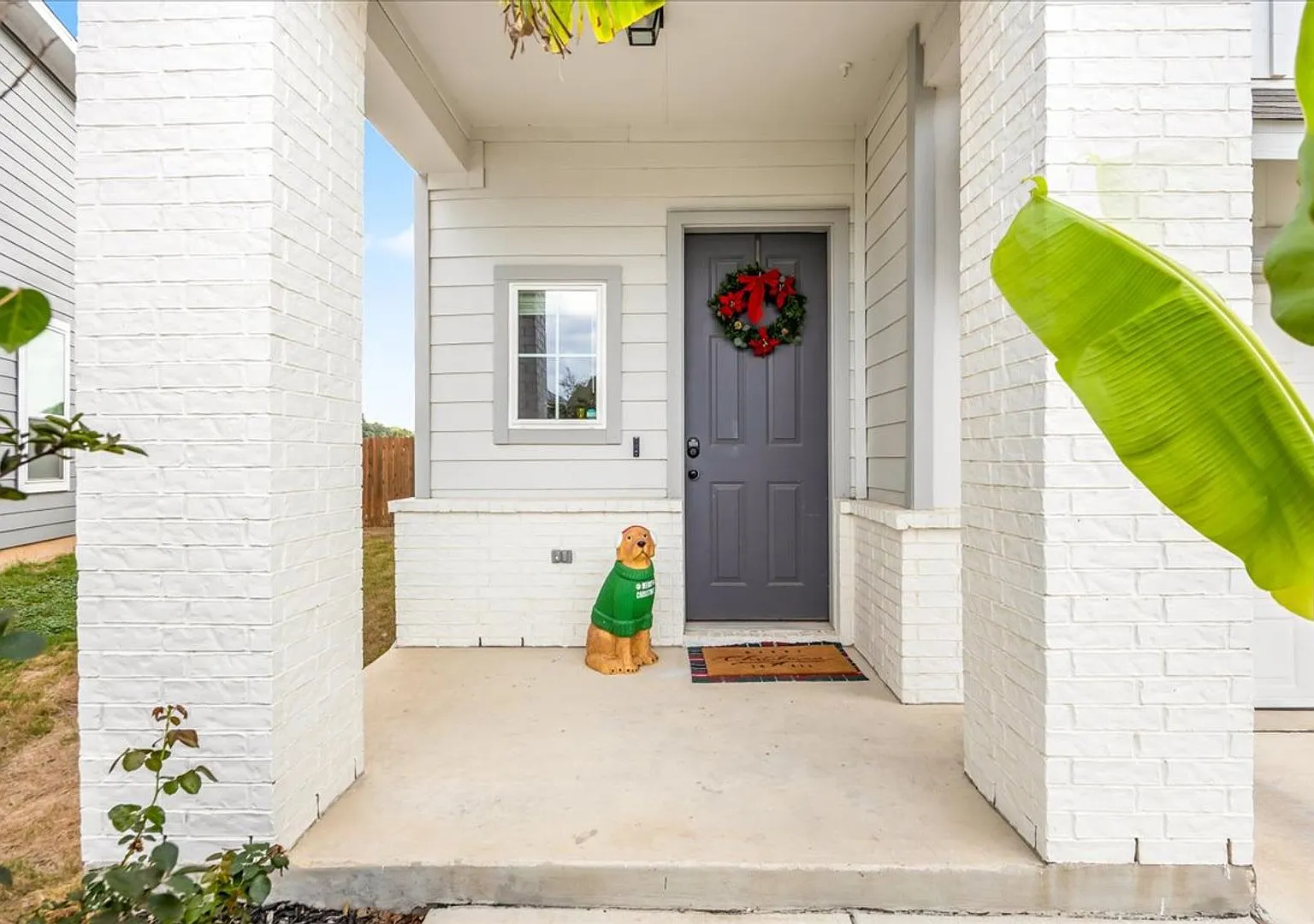 Inviting 3BR/2.5BA in NEISD | Spacious Open Floor Plan — Photo 3