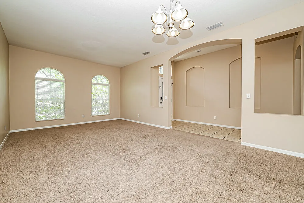 4 bed, 2.0 bath, 2095 sqft, $2,105 — Photo 3