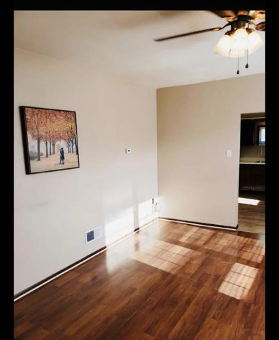 2 bed, 1200 sqft, $1,000 — Photo 2