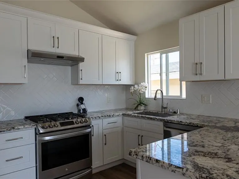 1812 W Balboa Blvd — Photo 7