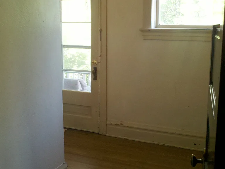 313-319 E Broadway St — Photo 1