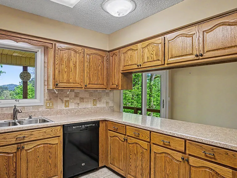 46 Acceso Cir — Photo 15