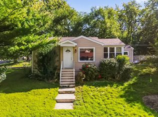 1118 Sycamore St, Lake In The Hills, IL 60156