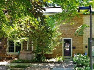 2208 Golf Course Dr, Reston, VA 20191