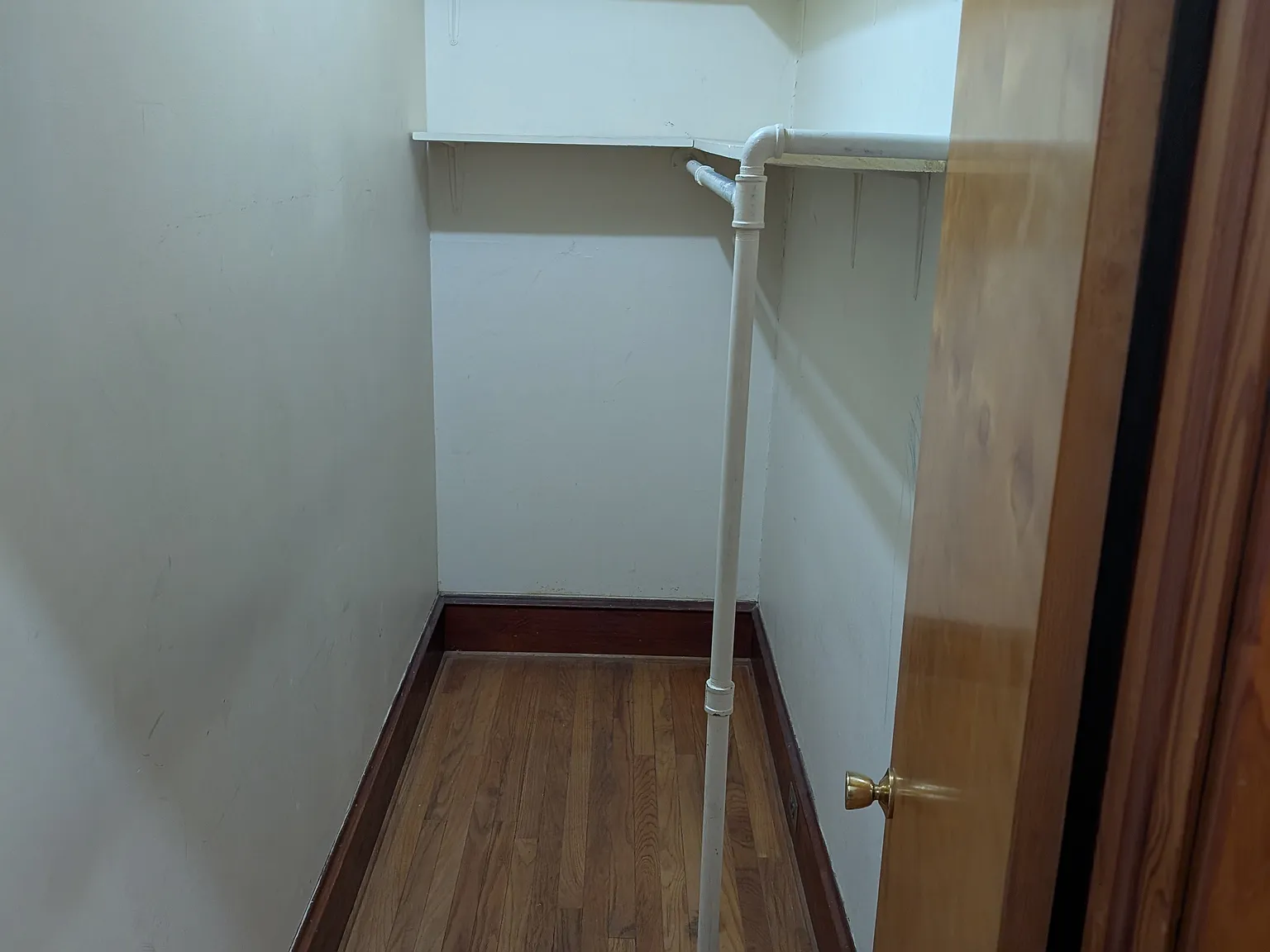 310 N Everett Ave — Photo 2